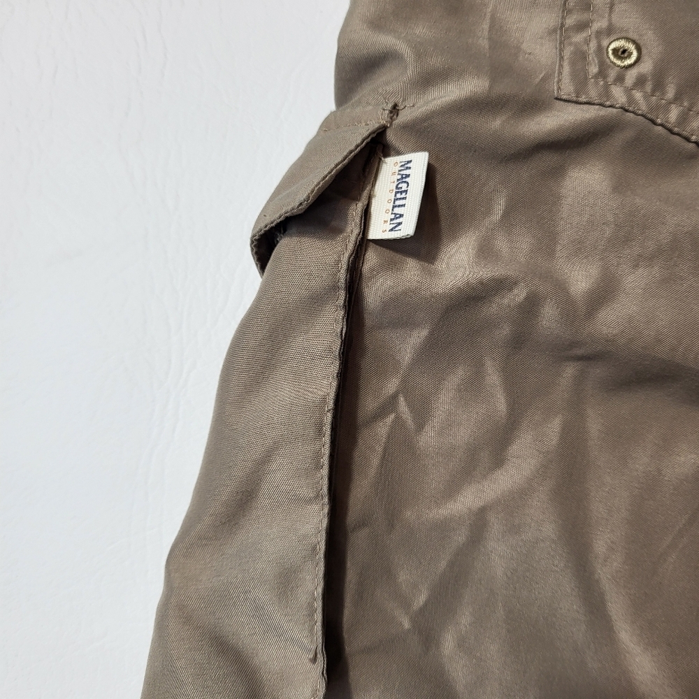 Magellan Outdoors Shorts Khaki Water Repellent Cargo Style Mens Size 30 - Picture 5 of 7